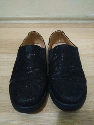 Siyah simli ayakkabı