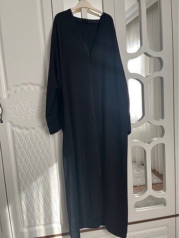 Dubai abaya