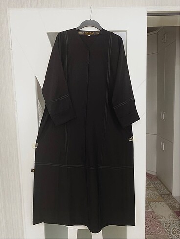 Dubai abaya