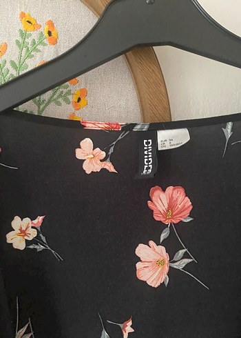 34 Beden siyah Renk Çiçek Desenli elbise