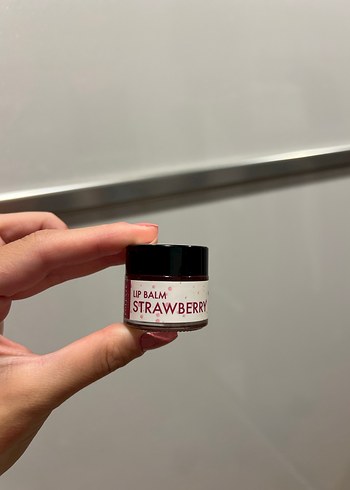 Çilek Aromalı Dudak Balmı makyaj kozmetik ruj - Görsel 3