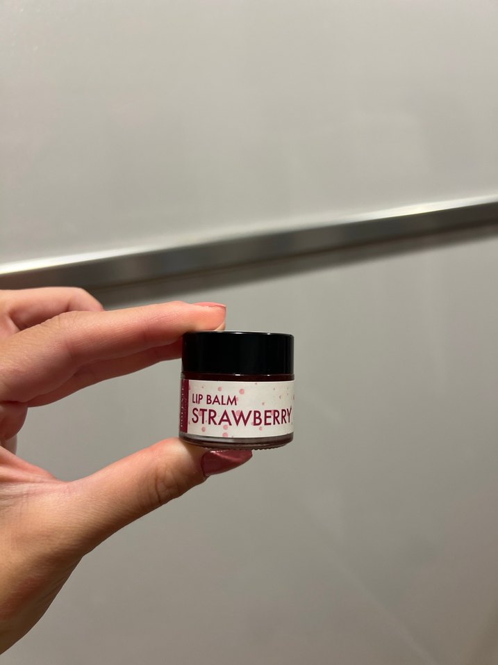Çilek Aromalı Dudak Balmı makyaj kozmetik ruj - Görsel 3