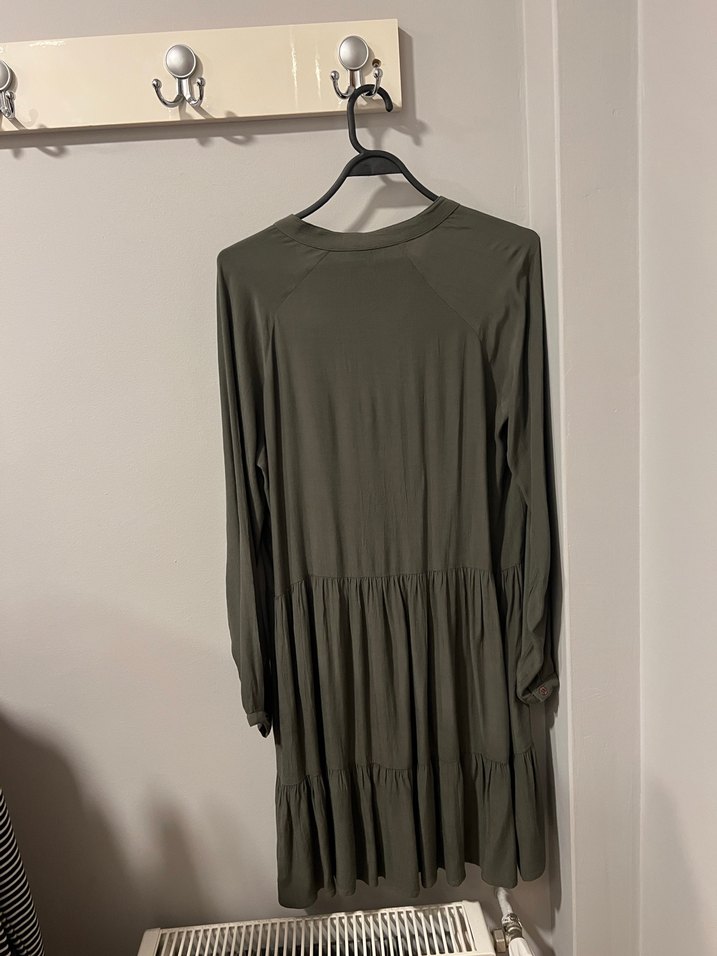 Uzun Kesim, V Yaka, Pilili yesi haki Elbise - Görsel 3