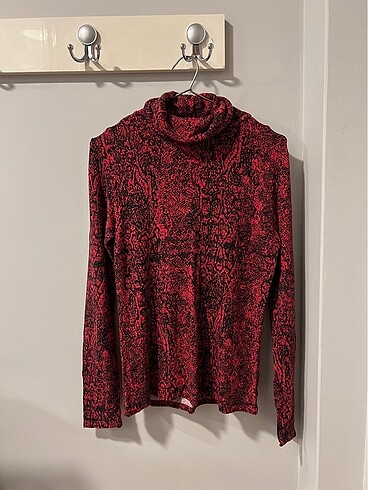 Batik bordo kirmizi siyah desenli bogazli triko kazak ust giyim