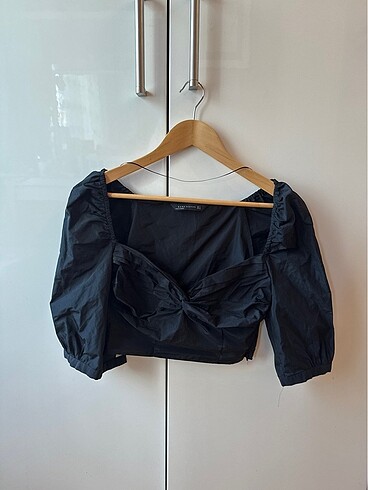 Zara siyah crop blüz