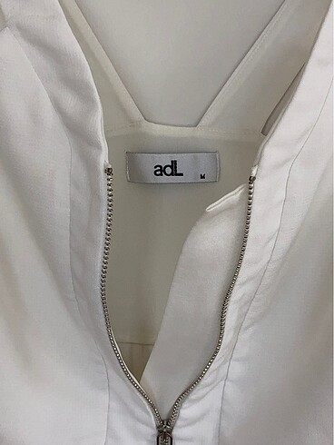 Adil Işık ADL büstiyer momjeans üstüne cok güzel duruyor