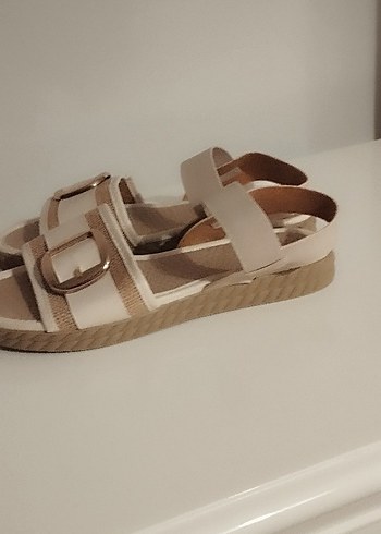 Bej Kadın Dolgu Topuklu Tokalı Sandalet - Görsel 3