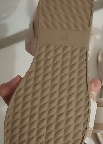 Bej Kadın Dolgu Topuklu Tokalı Sandalet - Görsel 4