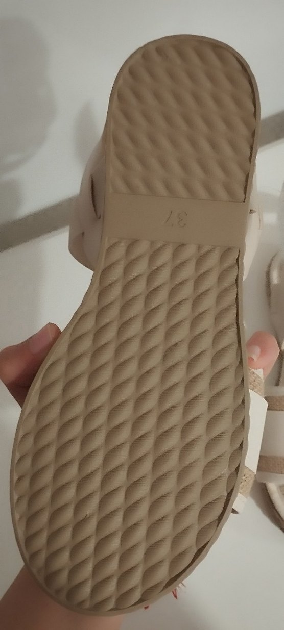 Bej Kadın Dolgu Topuklu Tokalı Sandalet - Görsel 4