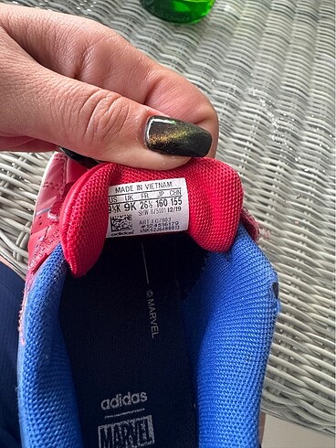 Adidas 26,5 adidas disney marvel serisi