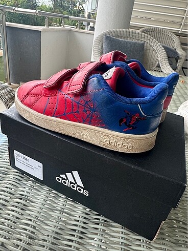 26,5 adidas disney marvel serisi