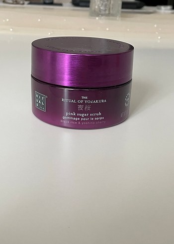 The Ritual of Yozakura Pembe Şeker Vücut Peelingi 250 gr - Görsel 3