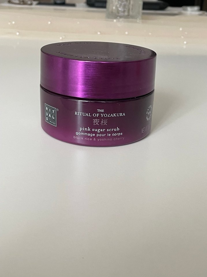 The Ritual of Yozakura Pembe Şeker Vücut Peelingi 250 gr - Görsel 3