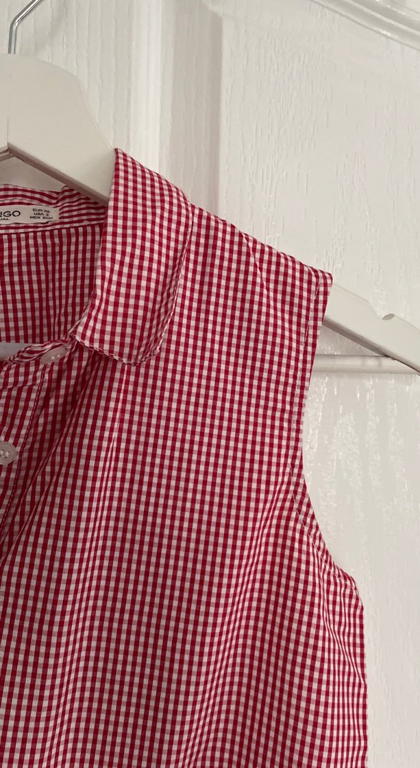 Mango kırmızı pötikare desen kolsuz gömlek - Görsel 4