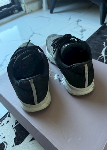 Kadın Gri Nike Spor Ayakkabı - Görsel 3