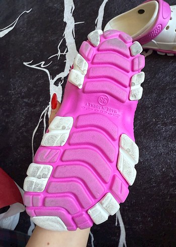 Kızlar için beyaz renkli kaydırmaz terlik - Görsel 2