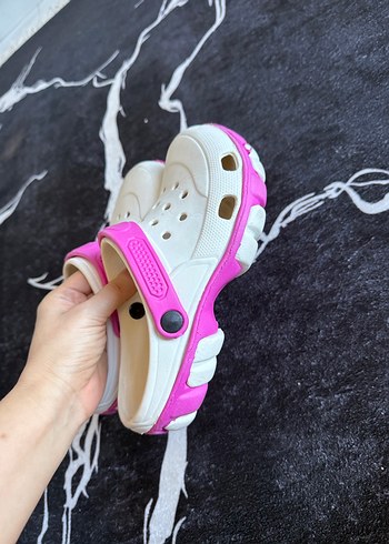 Kızlar için beyaz renkli kaydırmaz terlik - Görsel 4