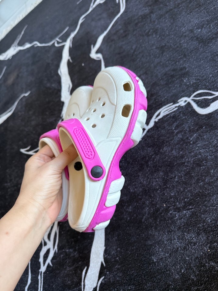 Kızlar için beyaz renkli kaydırmaz terlik - Görsel 4