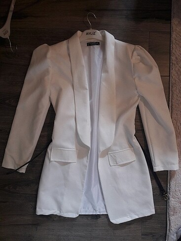 Beyaz blazer ceket