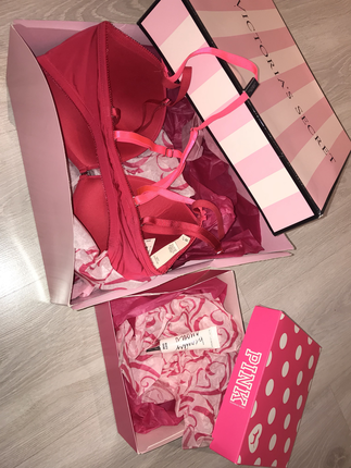 34 Beden kırmızı Renk Victoria?s Secret 34DD sütyen 