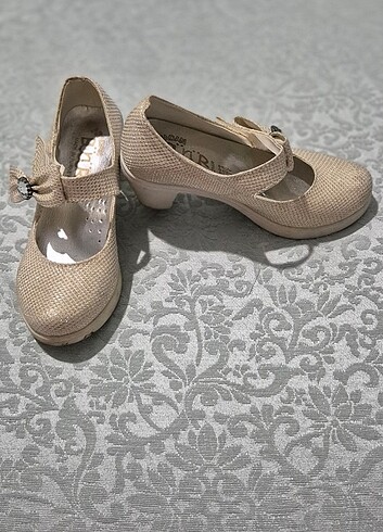 28 Beden Kız çocuk topuklu ayakkabı
