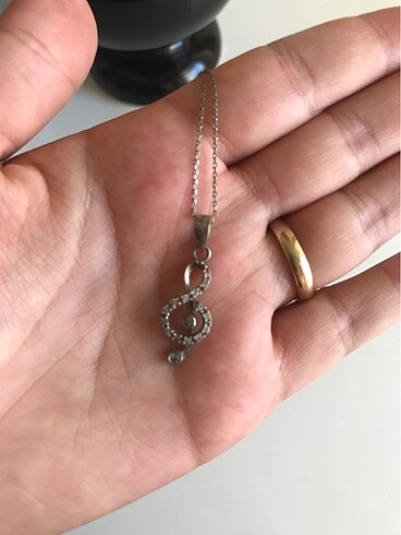 Gümüş sol anahtarı kolye