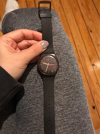 Swatch kahverengi pembe saat