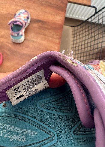 23 Beden çeşitli Renk Renkli Bulut Desenli Kız Çocuk Sandalet Skechers