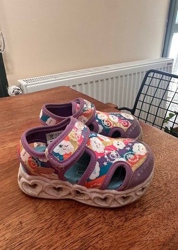 23 Beden Renkli Bulut Desenli Kız Çocuk Sandalet Skechers