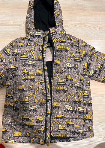 Gri Baskılı Kapüşonlu Erkek Çocuk Montu - Görsel 2