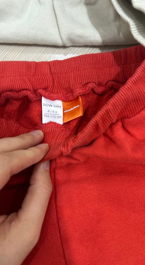 Baskılı Sweatshirt ve Kırmızı Eşofman Altı - Görsel 4