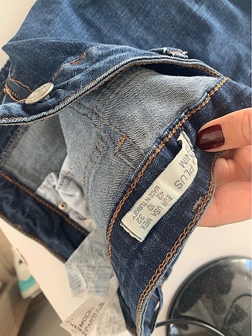 42 Beden lacivert Renk Yırtıklı jean