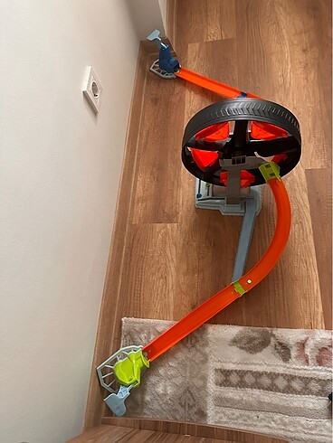  Hot Wheels Dönen Tekerlek Macerası Yarış Seti GJM77
