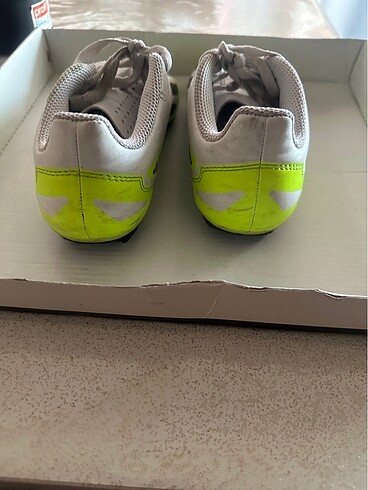 32 Beden adidas çocuk halı saha kramponu