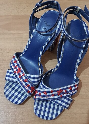 37 Beden mavi Renk Stradivarius çiçekli kareli mavi topuklu ayakkabı