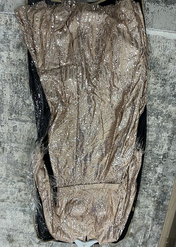 Bej Parlak Yılan Desenli Uzun Abiye Elbise - Görsel 3