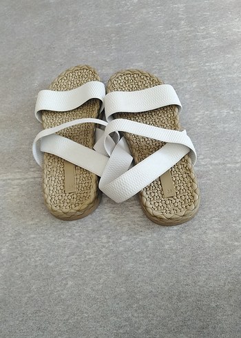 37 Beden Beyaz Dolgu Topuklu Elastik Bantlı Kadın Sandalet