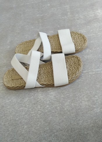 Diğer Beyaz Dolgu Topuklu Elastik Bantlı Kadın Sandalet
