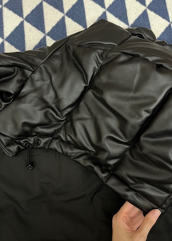 Stradivarius Deri Şişme Yelek - Görsel 4