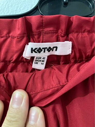 42 Beden kırmızı Renk Kırmızı etek