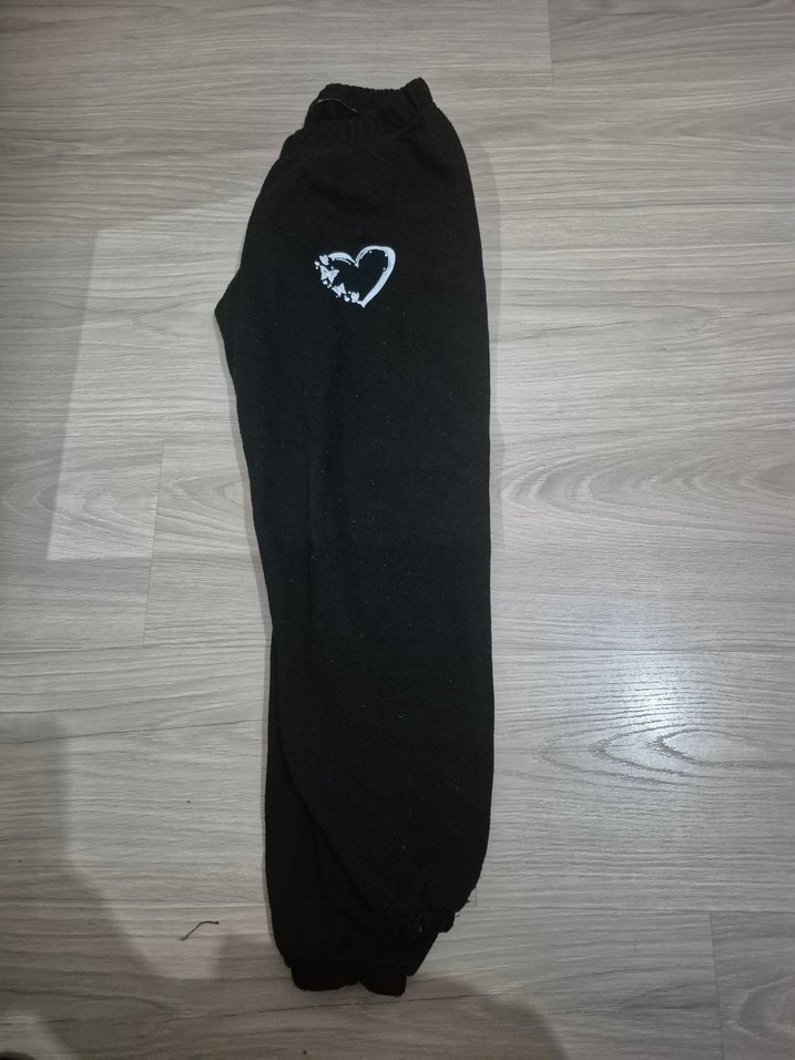 Kız Çocuk Kırmızı Kapüşonlu Sweatshirt ve Siyah Eşofman - Görsel 3