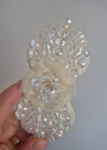 Boncuk İşlemeli Beyaz Örgü Taç - Görsel 4