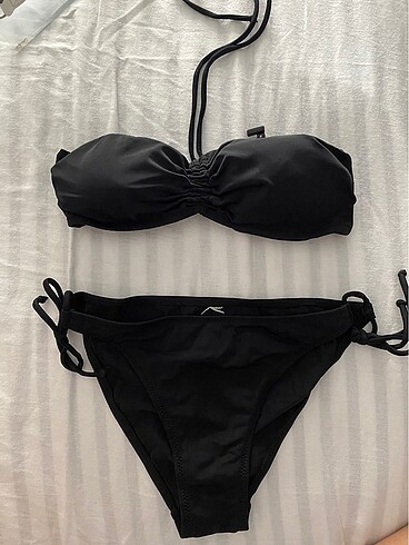 Siyah bikini takımı
