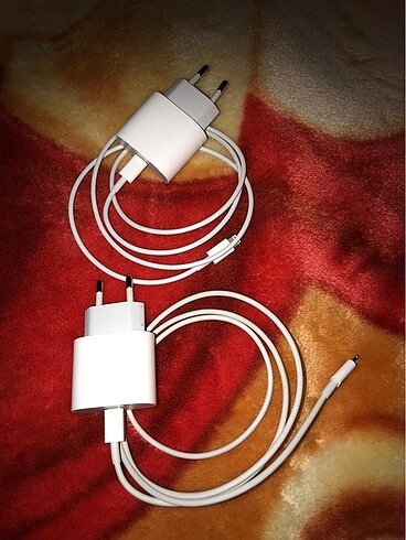 Orjinal iPhone şarj aleti