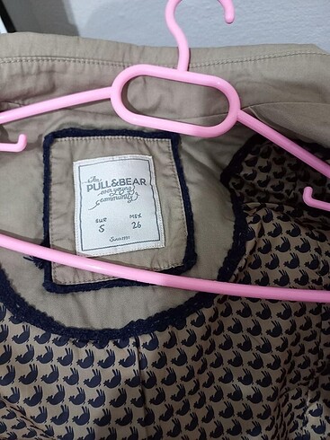 s Beden Pull&Bear trençkot