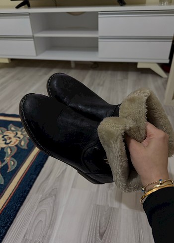 39 Beden siyah Renk Kürk detaylı Deri Kadın Bot