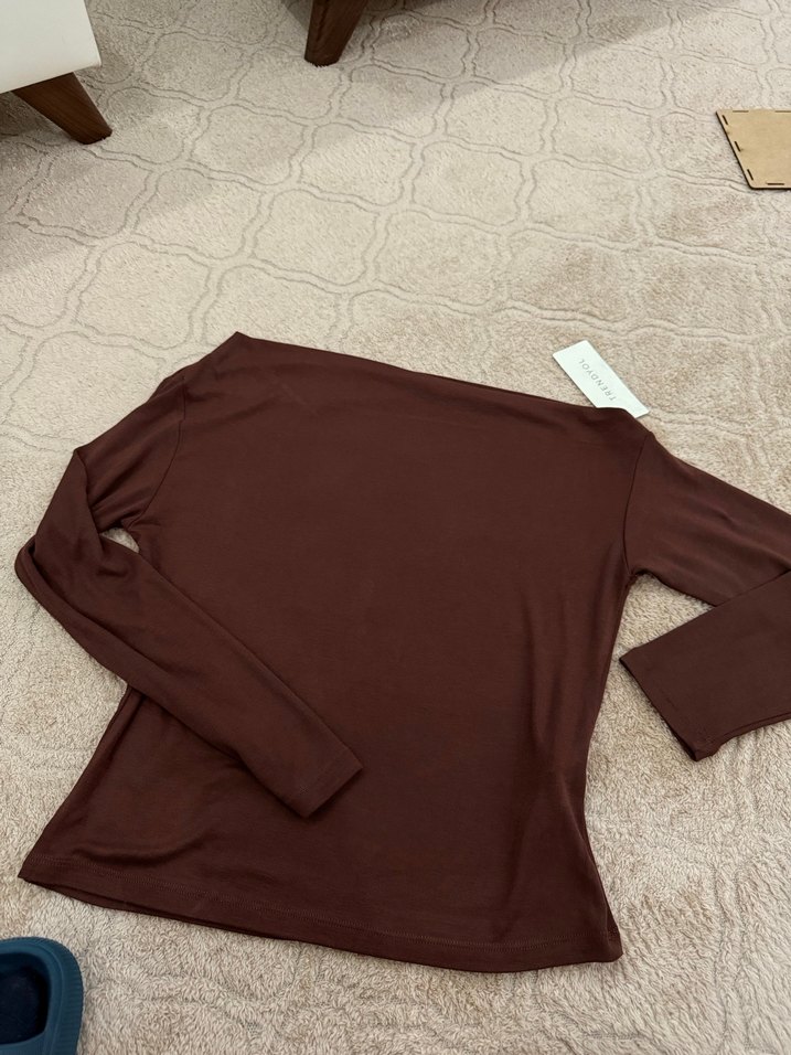 Kahverengi Deri Kayık Yaka Kadın Bluz - Görsel 3