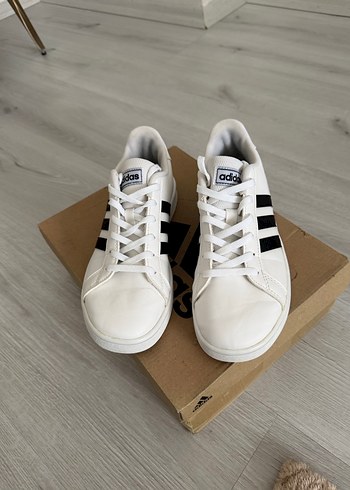 Beyaz Siyah Çizgili Kadın Sneakers - Görsel 2