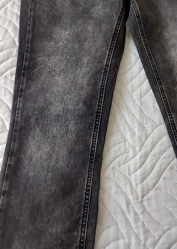 31 Beden Gri Batik Taşlanmış Kadın Kot Pantolon
