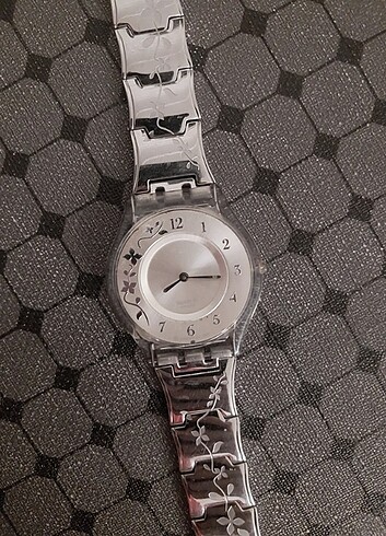 swatch kadin kol saati